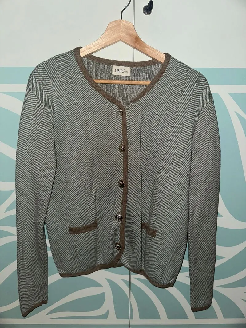 Cardigan strip photo 1