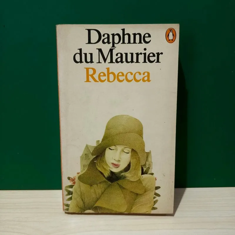 Rebecca Novel by Daphne du Maurier (Penguin Books) photo 1