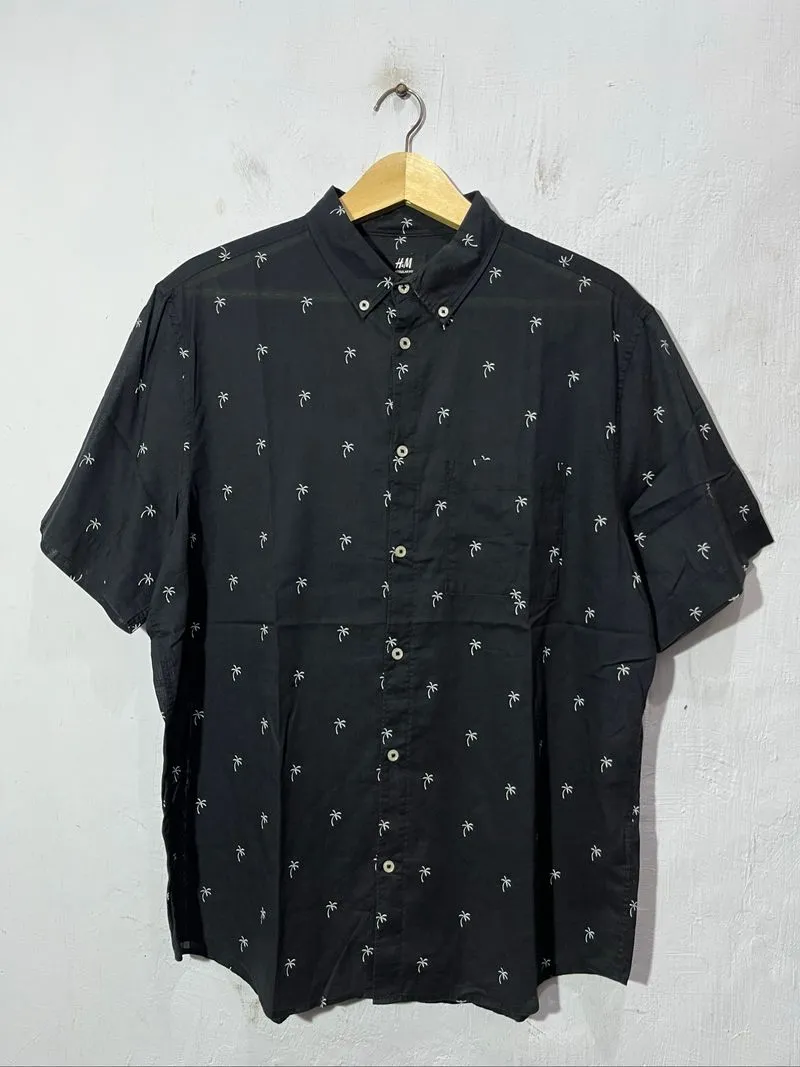 H&M Casual Shirt Button Down Short Sleeve Pattern Palm Black photo 1