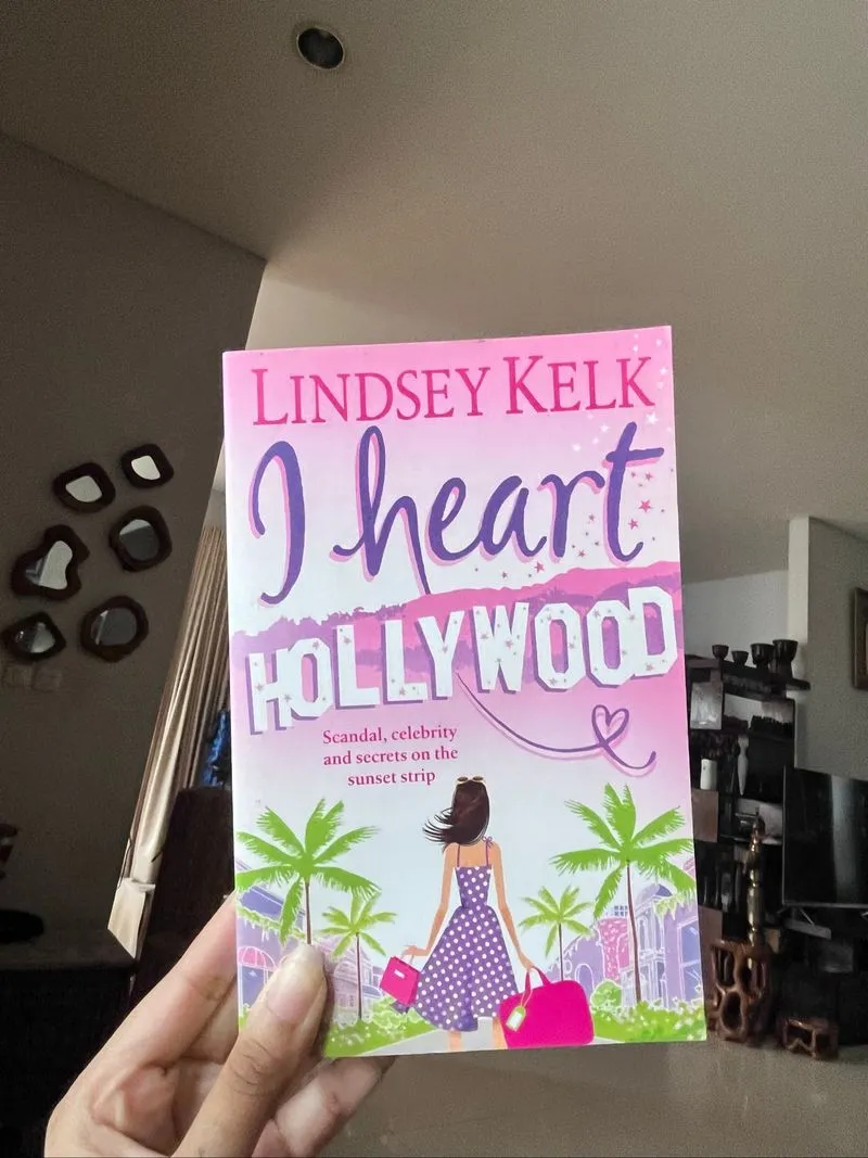 (Buku) “I Heart Hollywood” by Lindsey Kelk photo 1