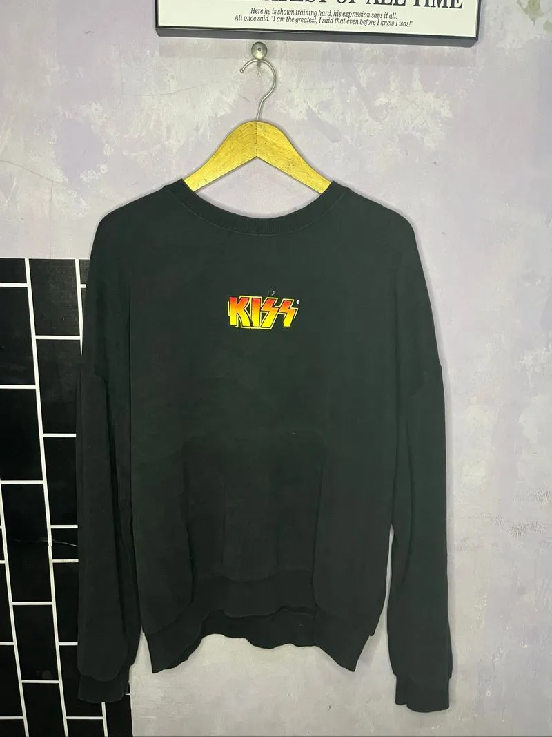 CREWNECK photo 1