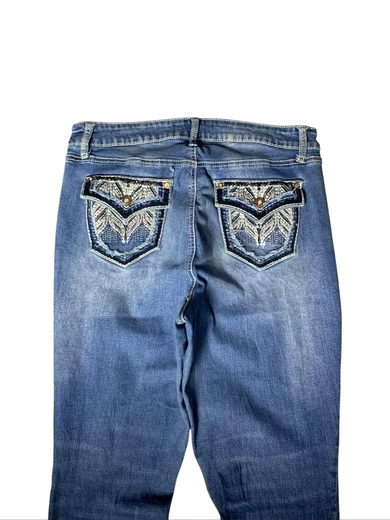 Hydraulic embroidery back pockets distressed flare jeans photo 1