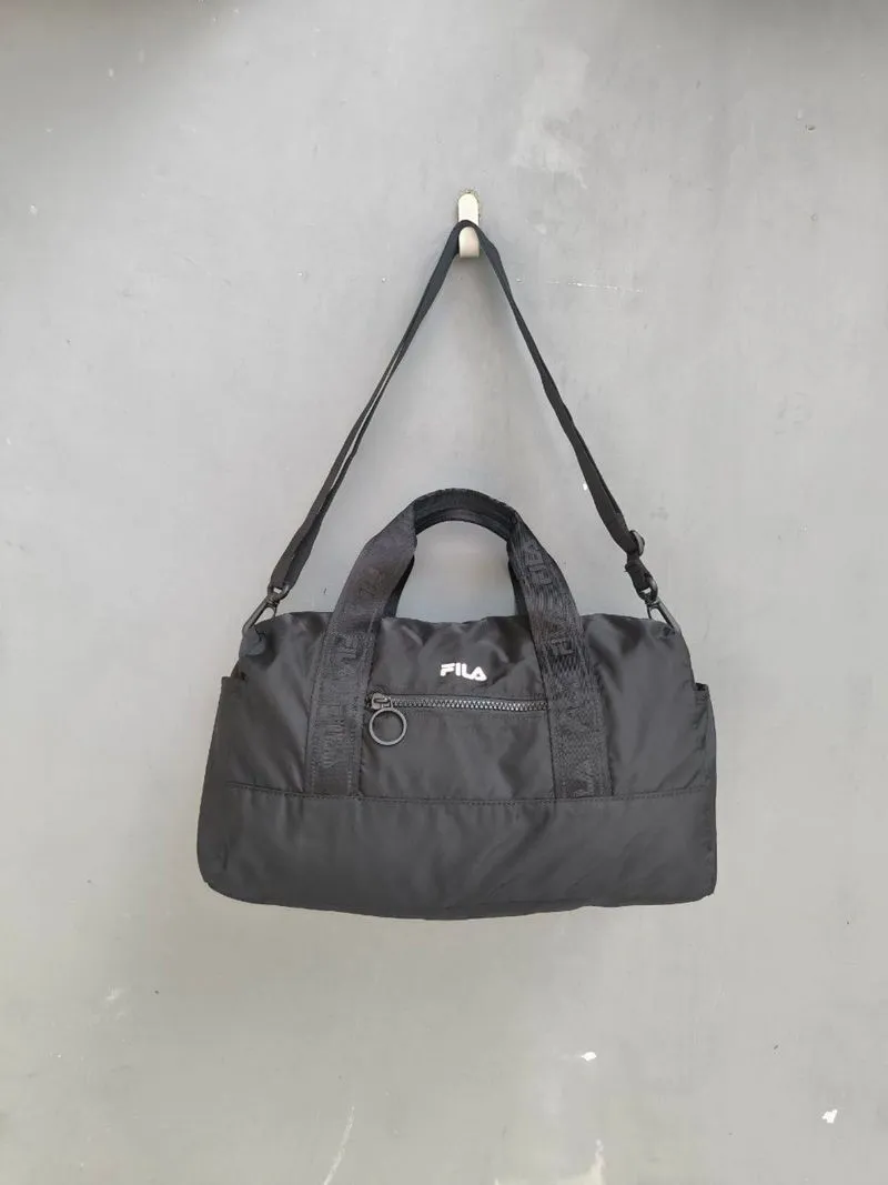 Tas Gym / Travel Bag
Fila Black Nylon Duffle Bag photo 1