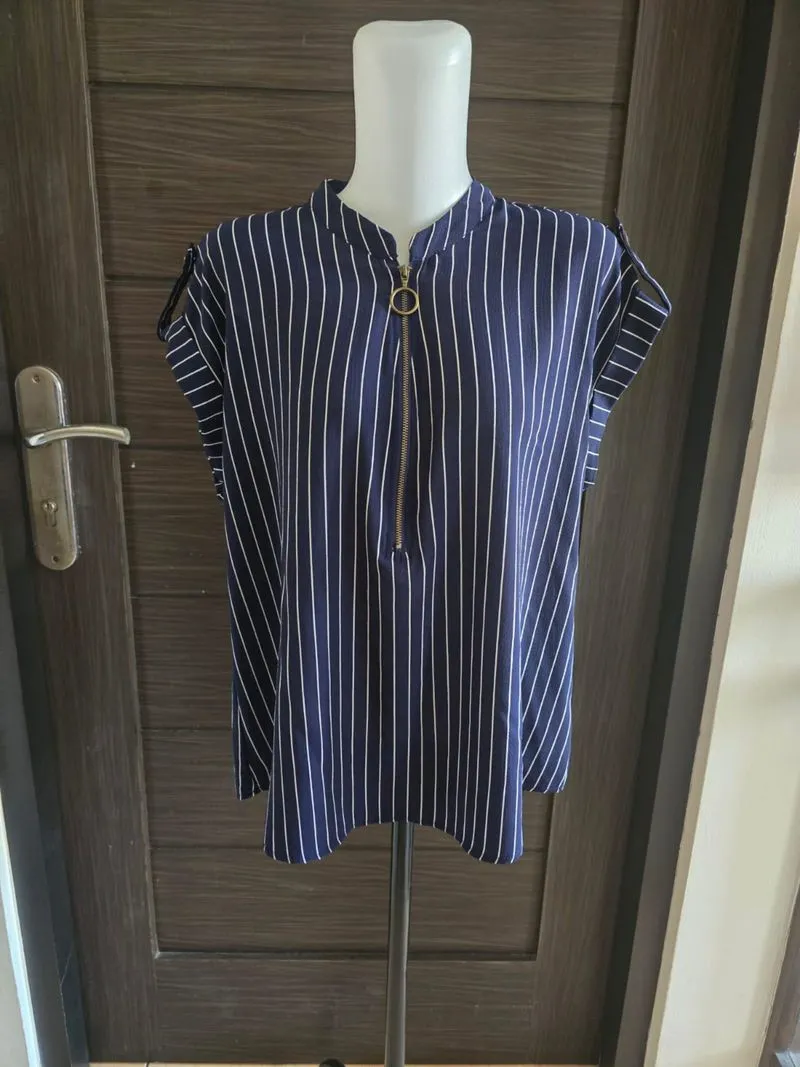 blus salur dada sleting mine pl
no 3442
kondisi : 90%
* orde photo 1