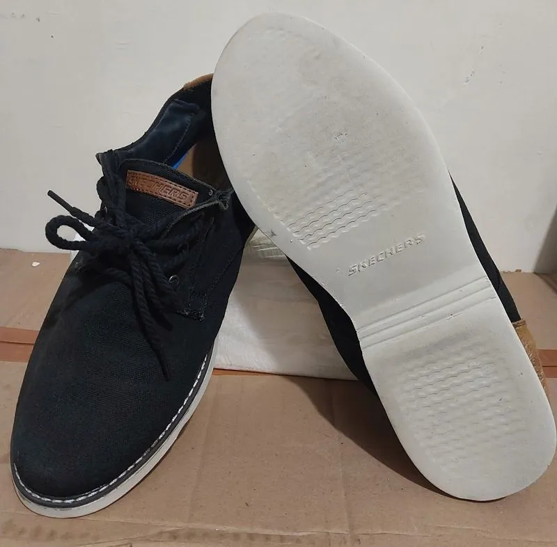 Sepatu skechers kasual ,size 45 photo 1