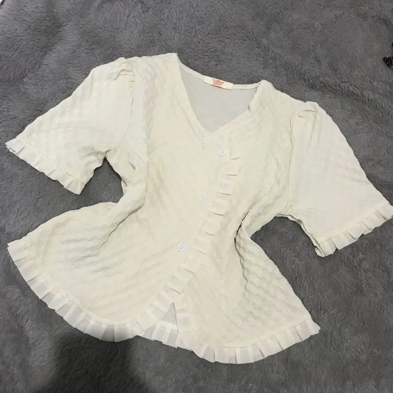Coquette Minimalist Crop top Wanita cream photo 1