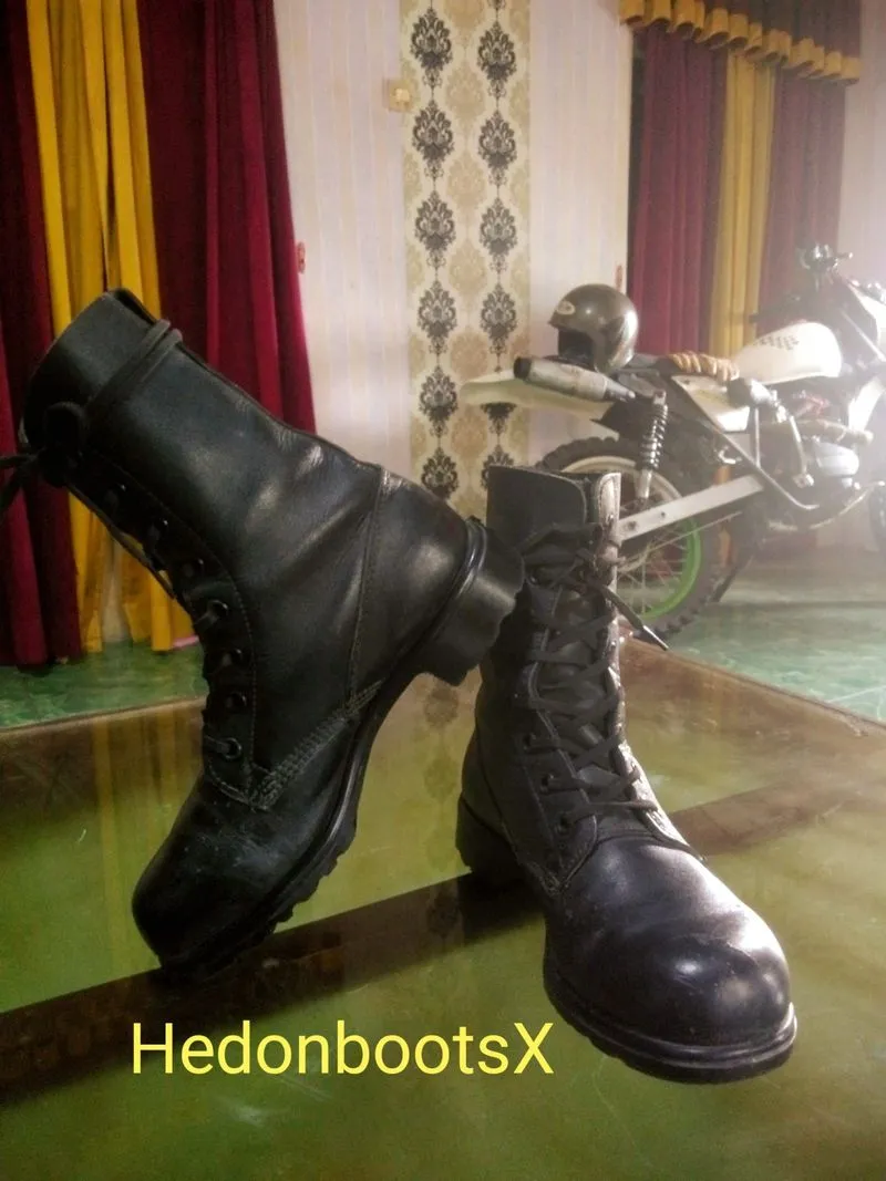 Vintage British Army Military High Tops Black Leather Boots photo 1
