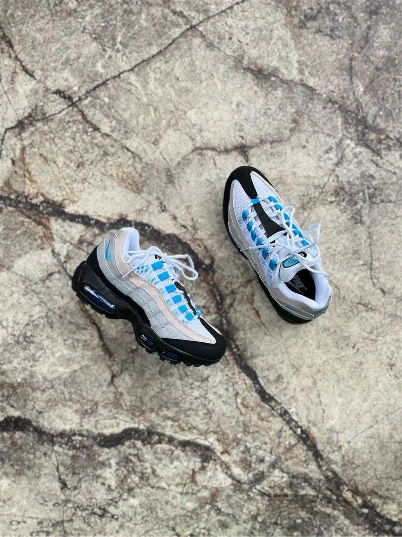 NIKE AIR MAX 95 Laser Blue photo 1
