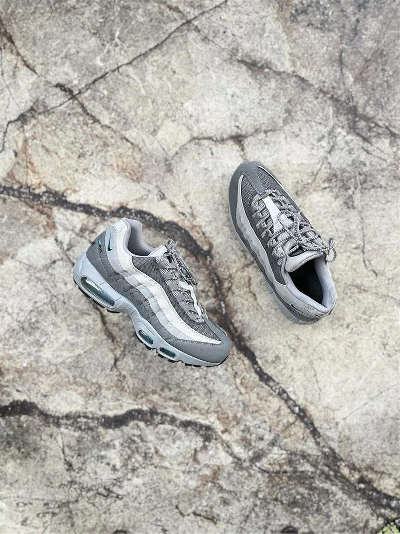 NIKE AIR MAX 95 Retro Logo Blue Fury photo 1