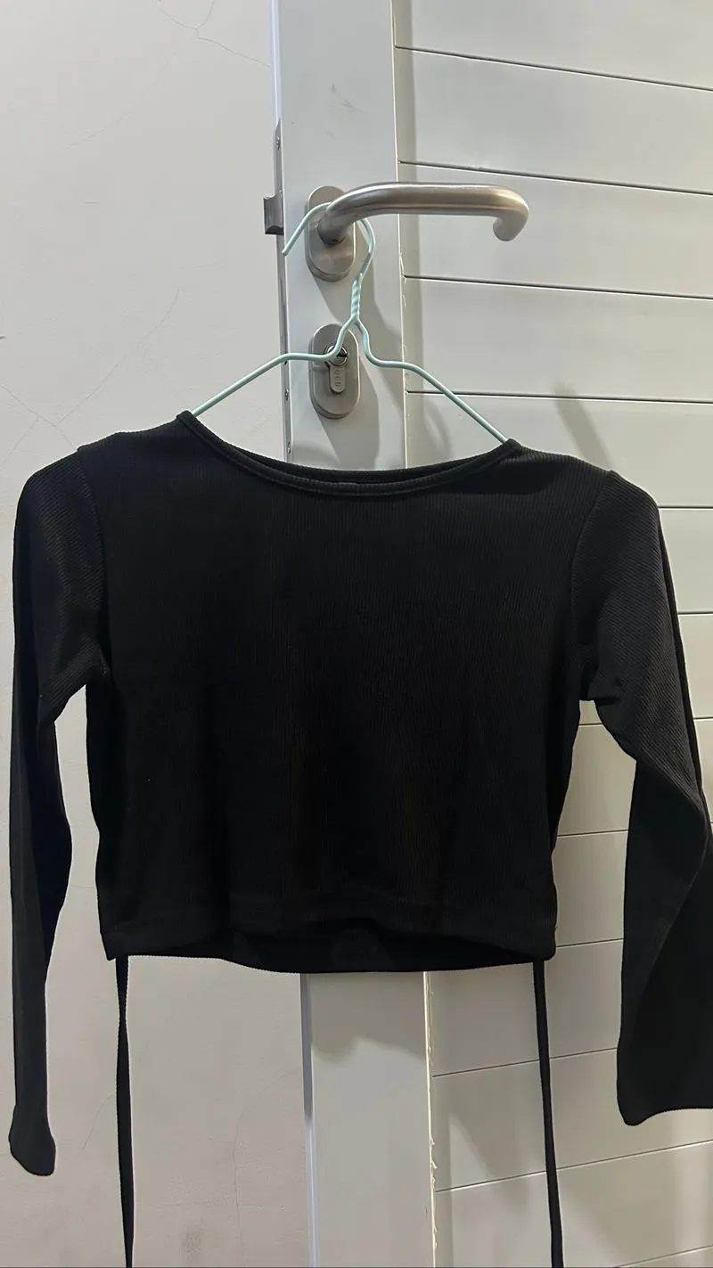preloved-faeryn crop top photo 1