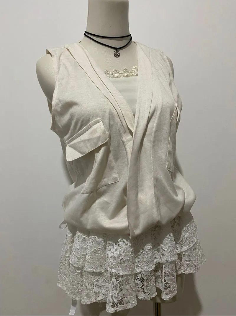 white vest linen photo 1