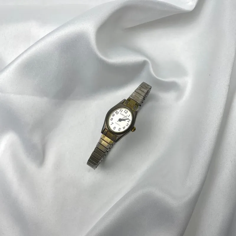 Vintage Y2K Wanita gold photo 1