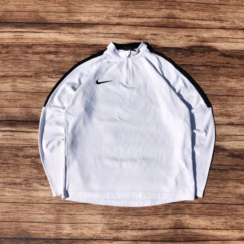 Halzip Nike photo 1
