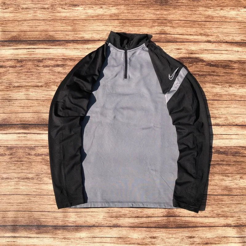 Halzip Nike photo 1