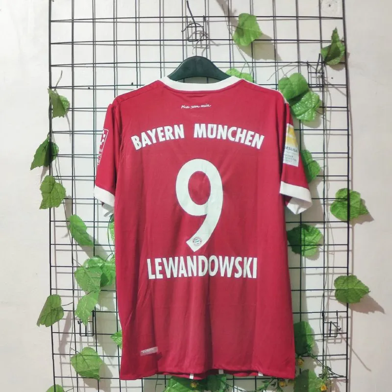 Bayern Munchen Home Shirt/Jersey 2017 - 2018 photo 1