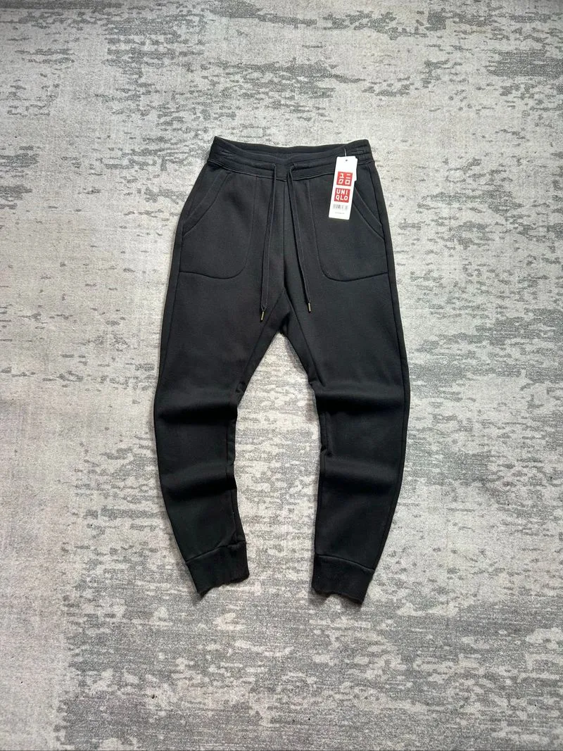 Uniqlo Joggerpants  photo 1