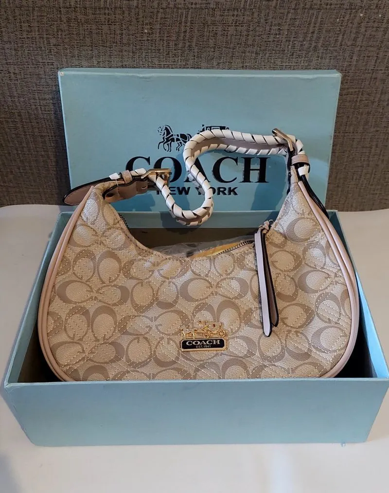 Coach New York signature shoulder bag photo 1