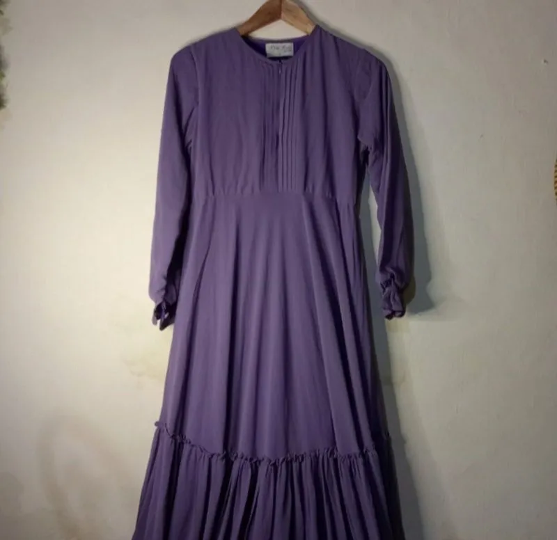 [PRELOVED] SET GAMIS DAN HIJAB UNGU RM photo 1