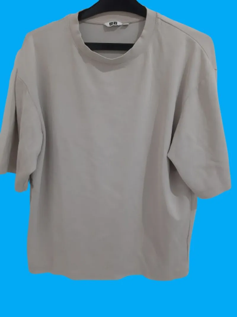 Uniqlo Mens T shirt Cream Colour Size M photo 1