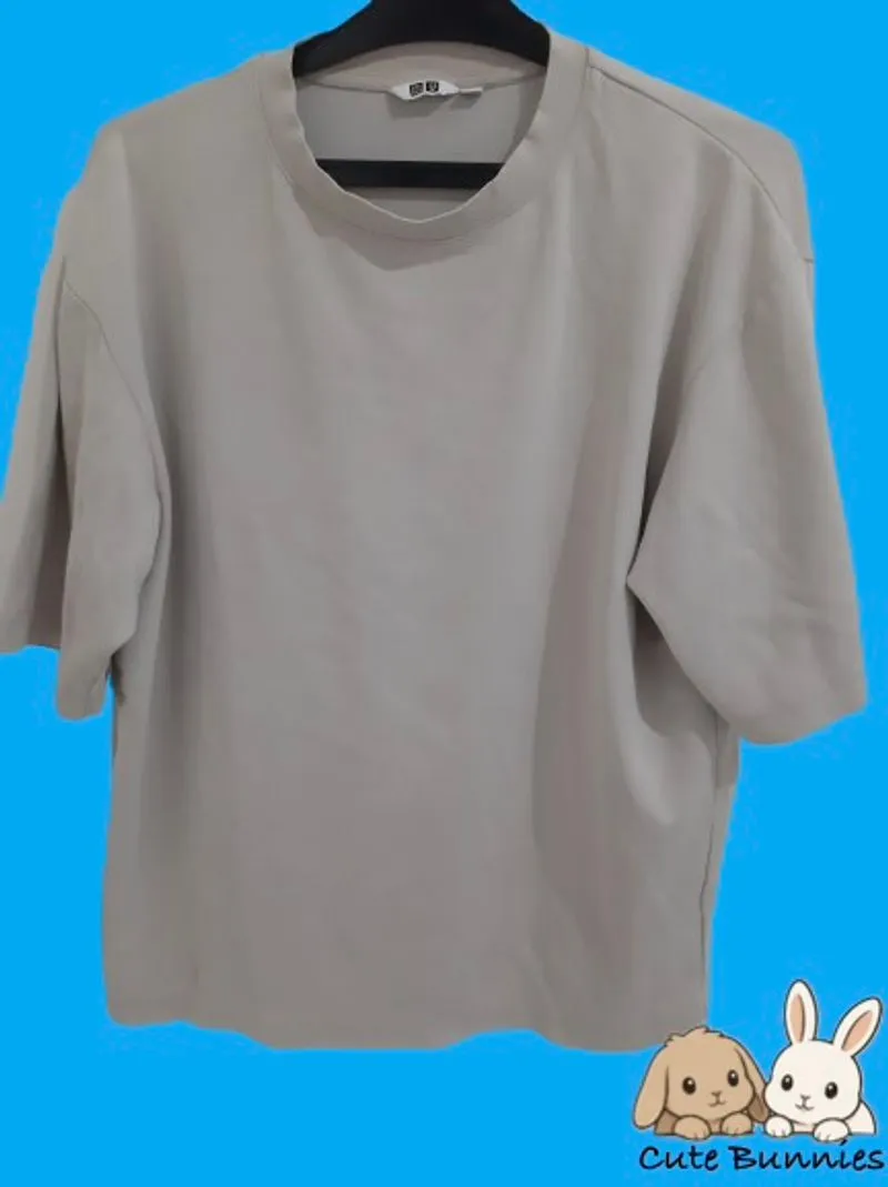 Uniqlo Mens T shirt Cream Colour Size M photo 1