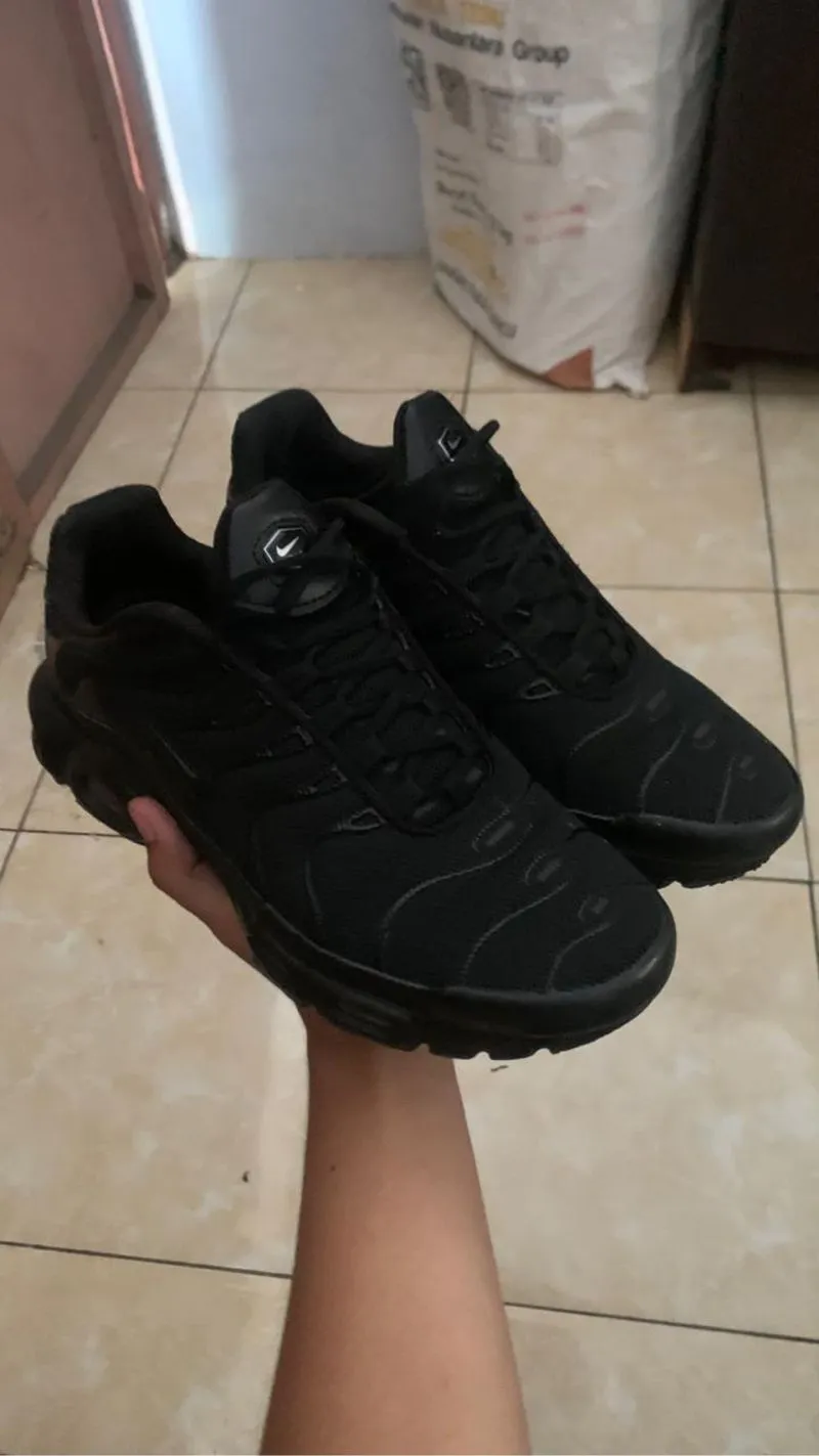 nike air max TN all black photo 1