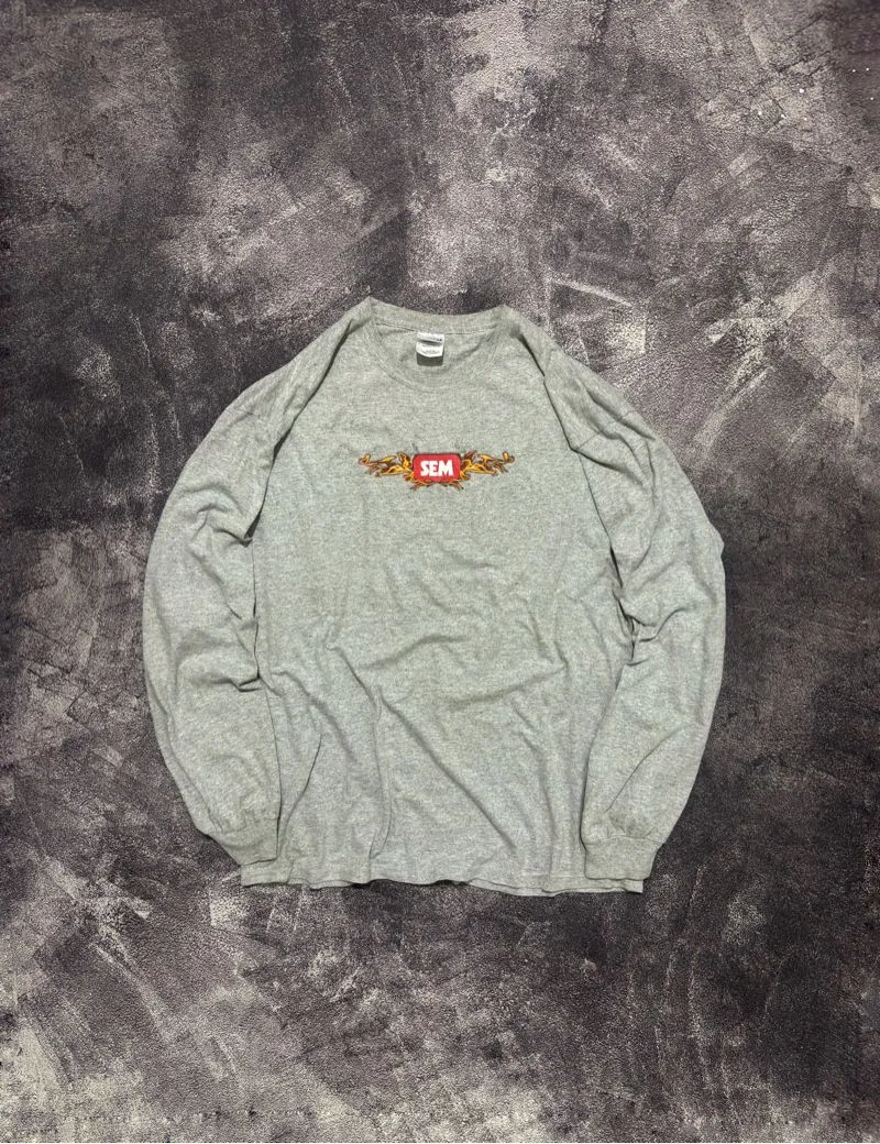 GILDAN LONGSLEEVE BUILT UP photo 1