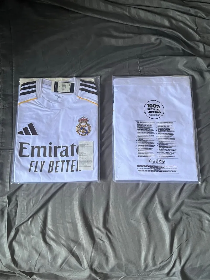 Original Adidas Real Madrid Jersey 25/26 photo 1