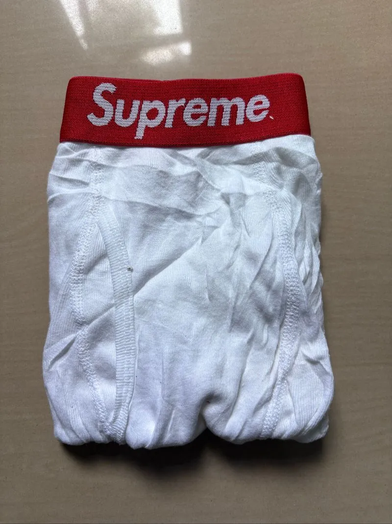 Supreme x hanes photo 1