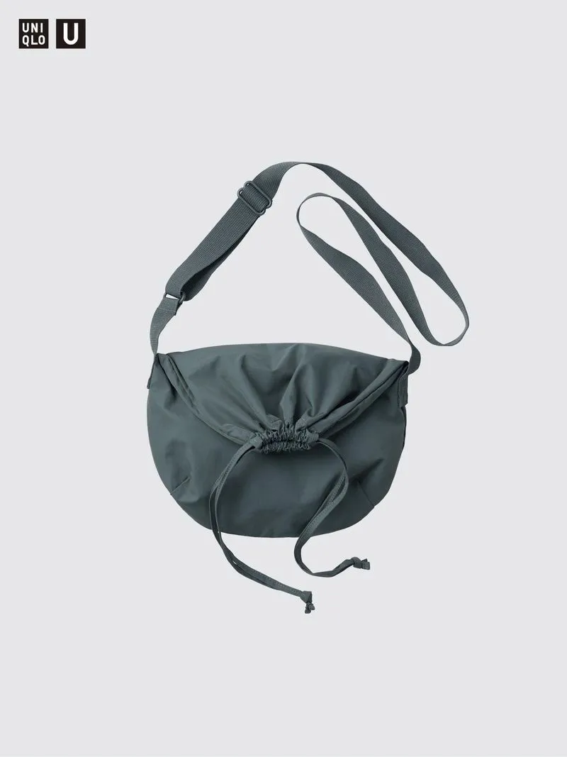 UNIQLO DRAWSTRING SMALL BAG photo 1