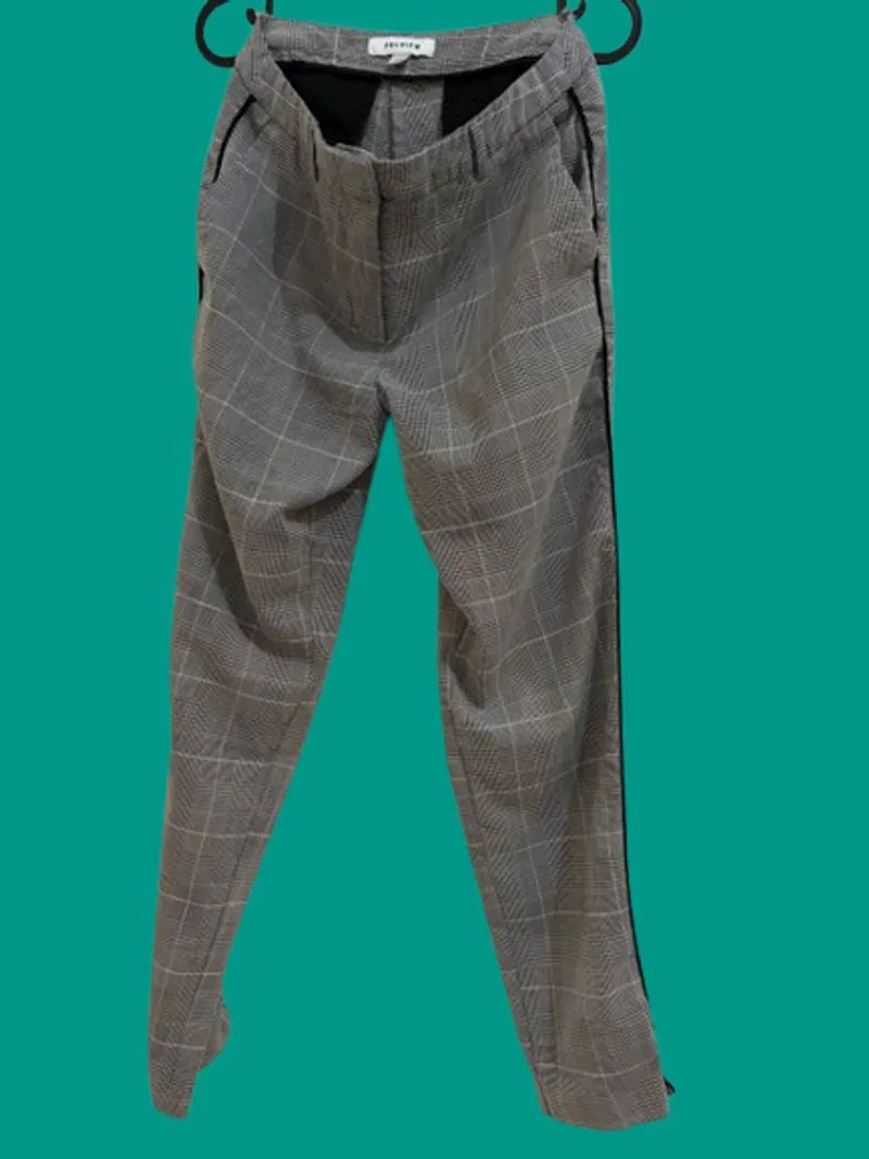 Preview Female Pants photo 1