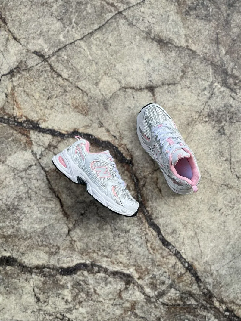 NEW BALANCE 530 WHITE PINK photo 1