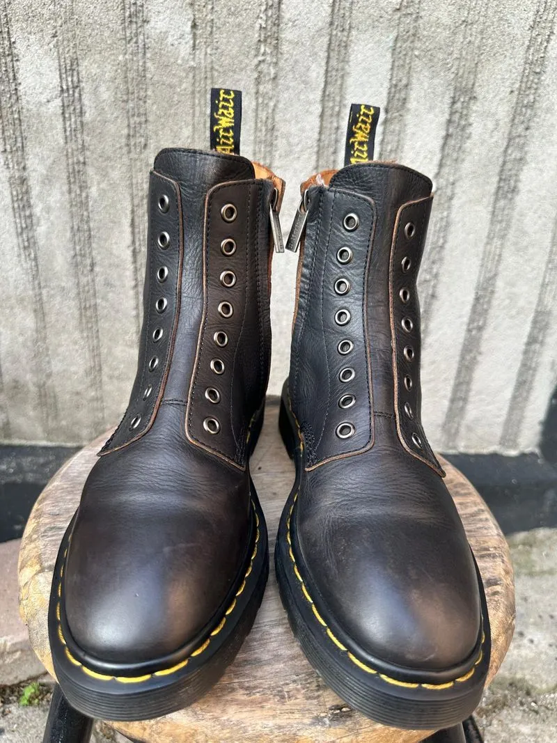 Dr. Martens 1460 Laceless photo 1
