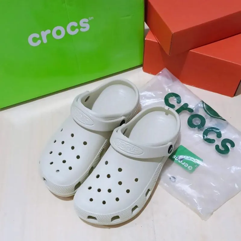Crocs Classic Unisex Clog - Bone Original photo 1