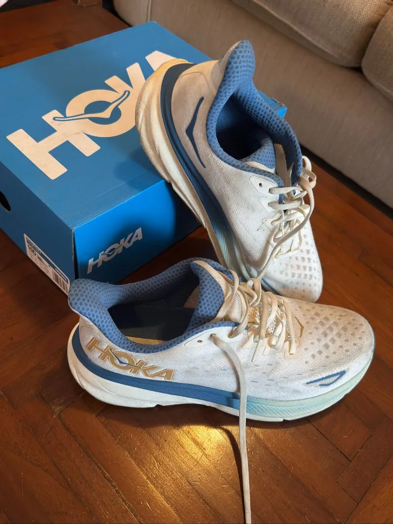 Hoka Clifton 9 White Blue Running Shoes - Size US 10 / EUR 4 photo 1