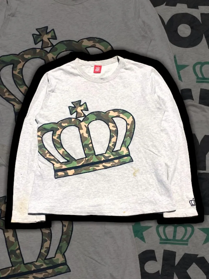 Y2K FULL GRAPHIC CREWNECK BABY DOLL photo 1