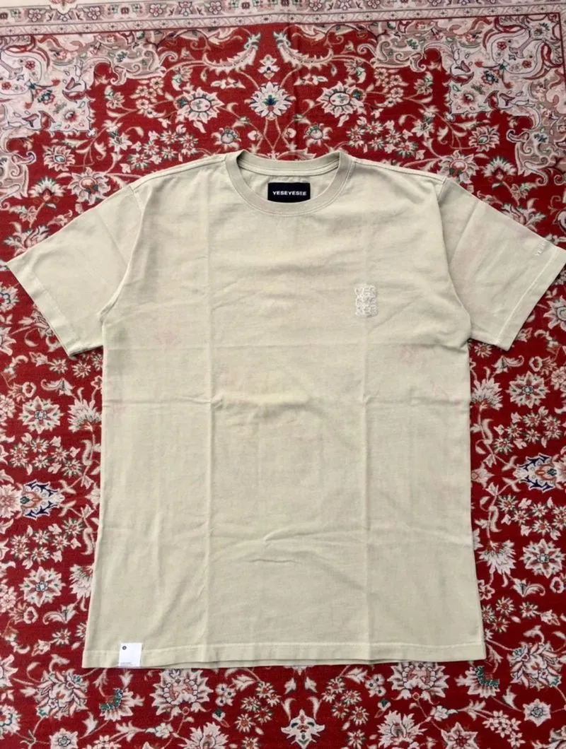 T-shirt yeseyesee  photo 1