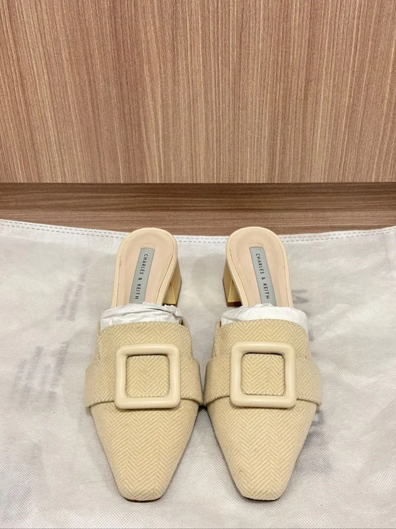 Mules charles&keith size 37 warna cream photo 1