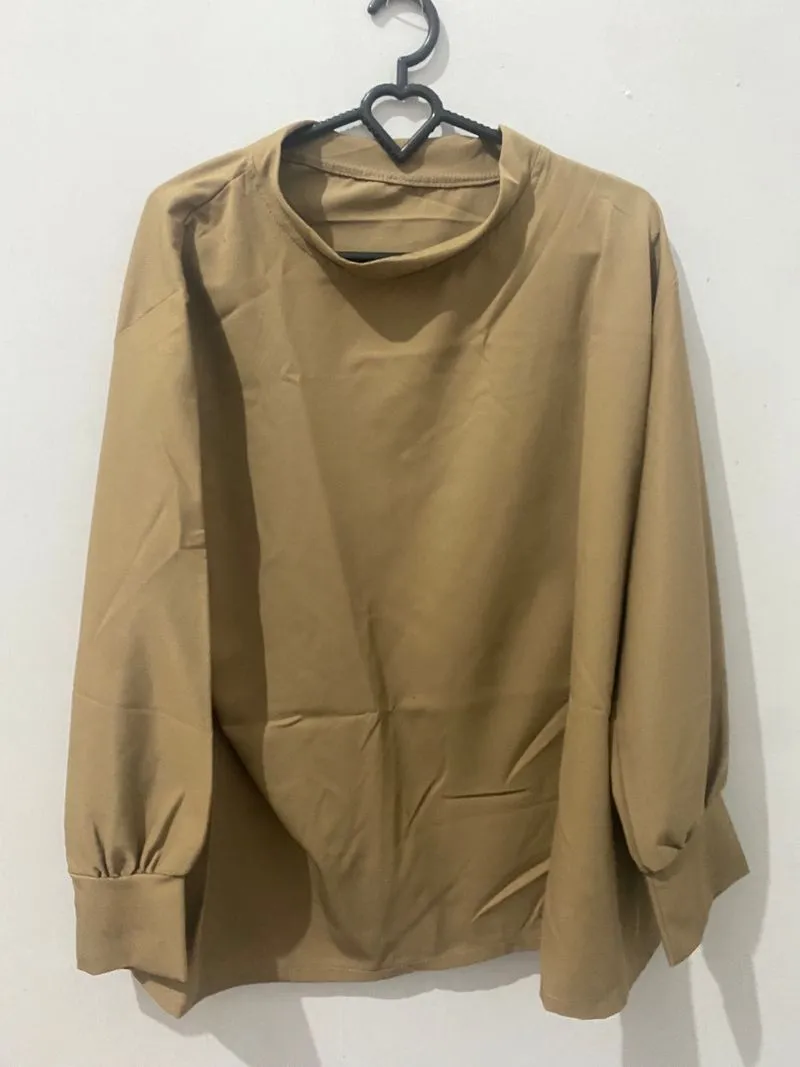 Minimalist Blouse Wanita tan photo 1
