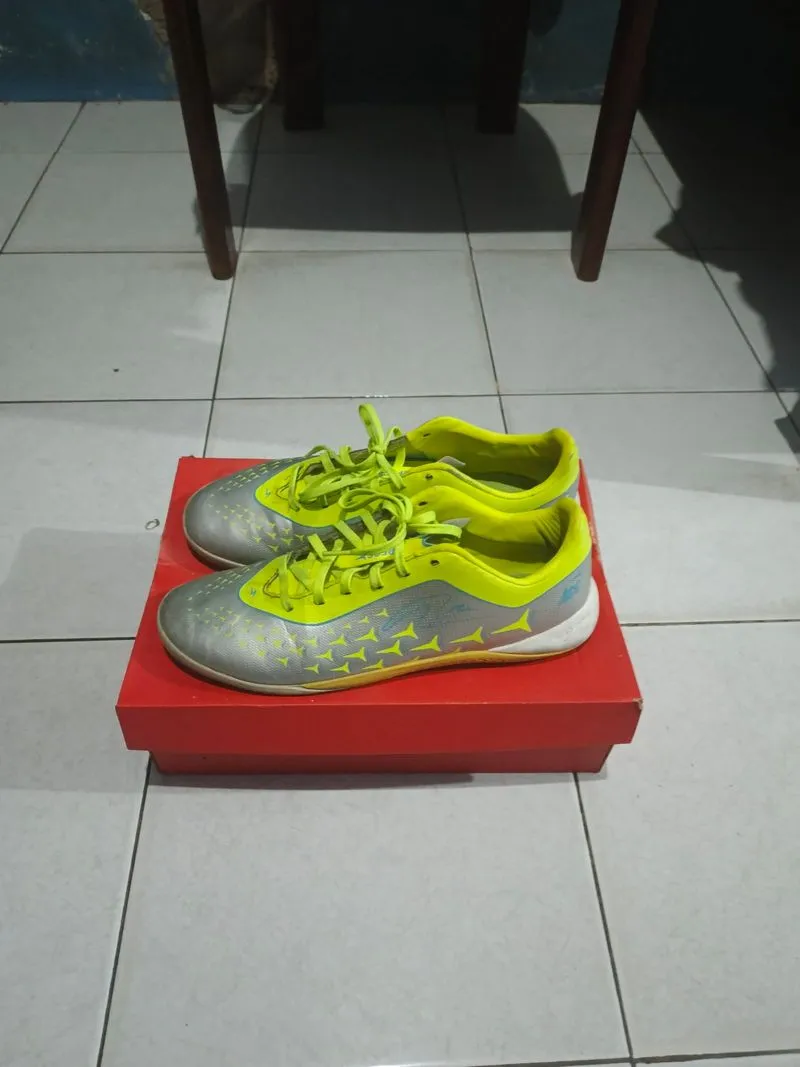 Sepatu futsal specs photo 1