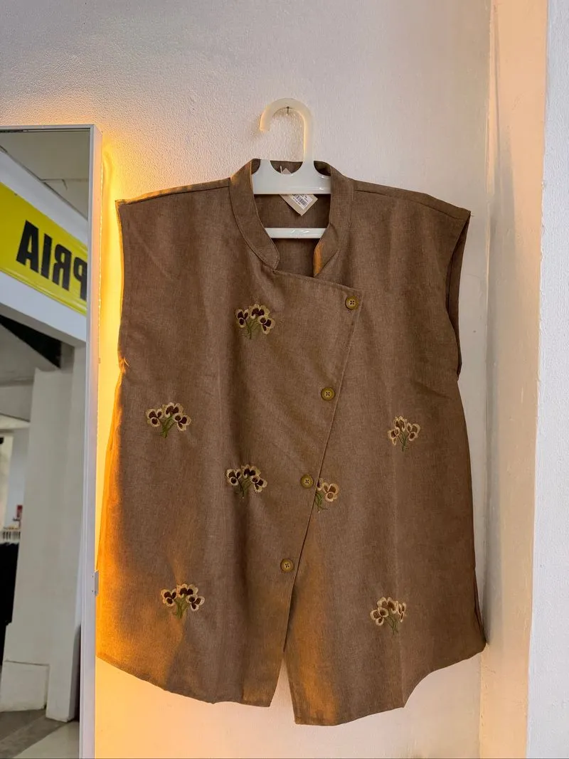 Vest Bordir Bunga Wanita Cokelat Asimetris Vintage Look photo 1