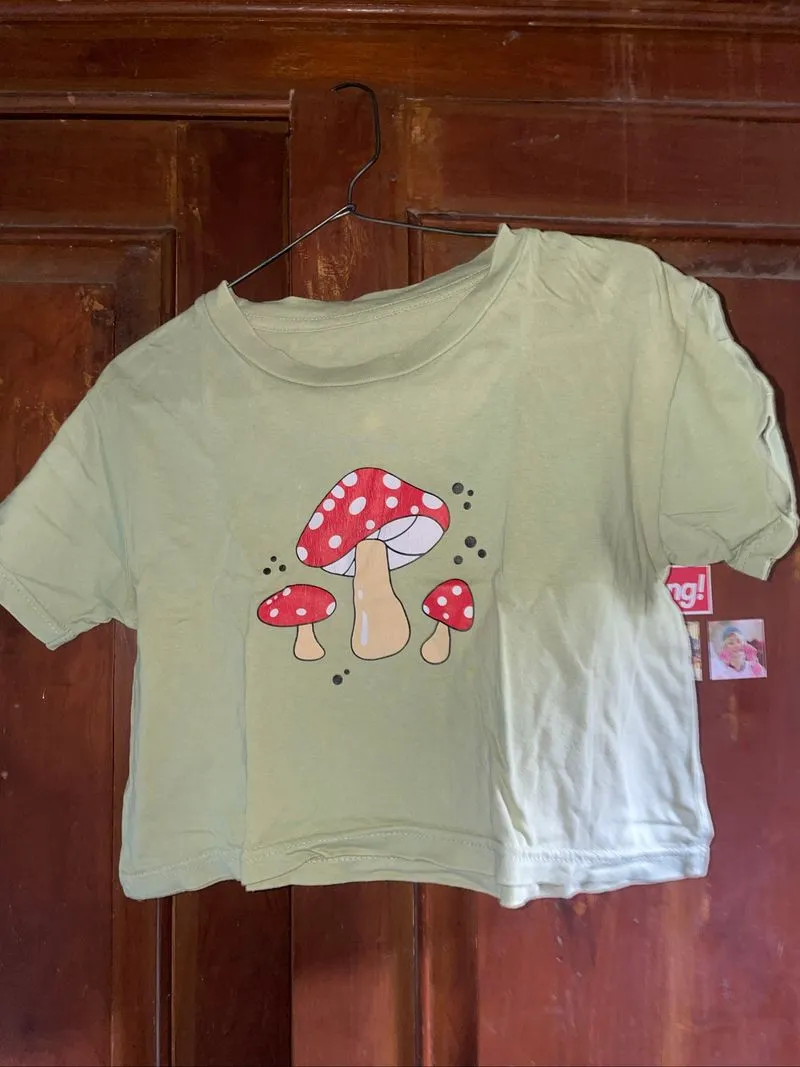 crop top motif photo 1