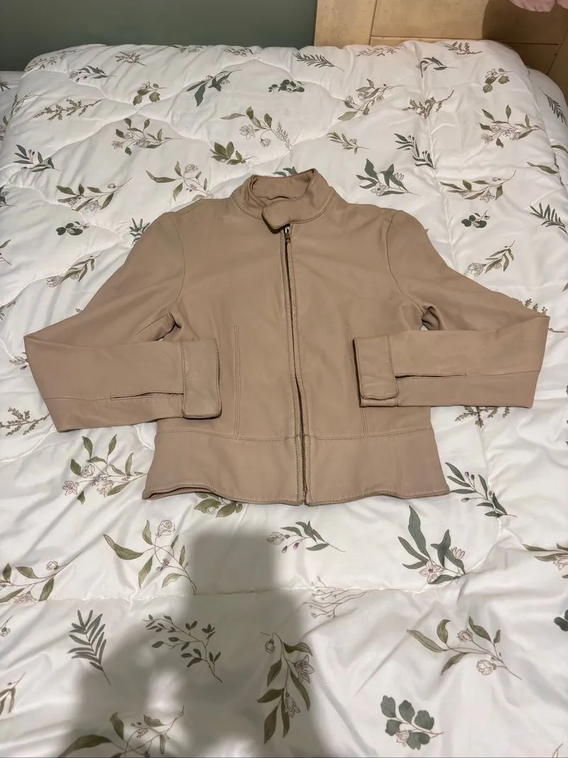 Giordano Ladies crop (?) cream leather jacket photo 1