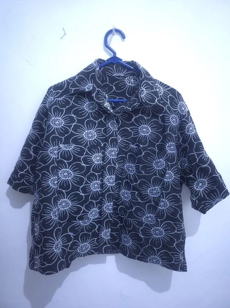 Kemeja Wanita Motif Bunga Hitam Putih Oversize Korean Style  photo 1