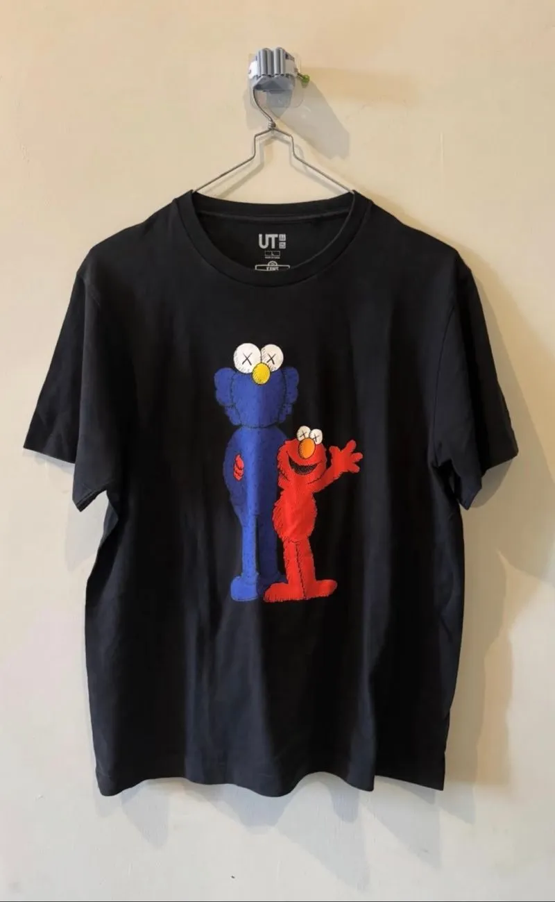 Uniqlo KAWS Vintage  photo 1