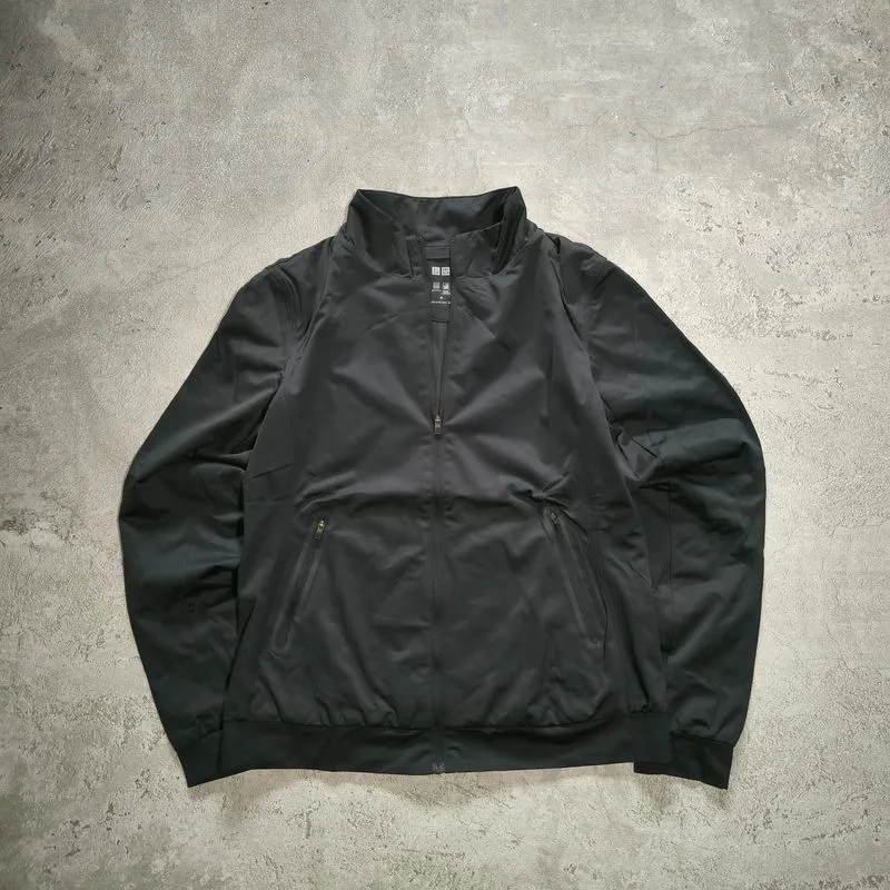 Uniqlo Sportswear Casual Windbreaker Wanita black photo 1