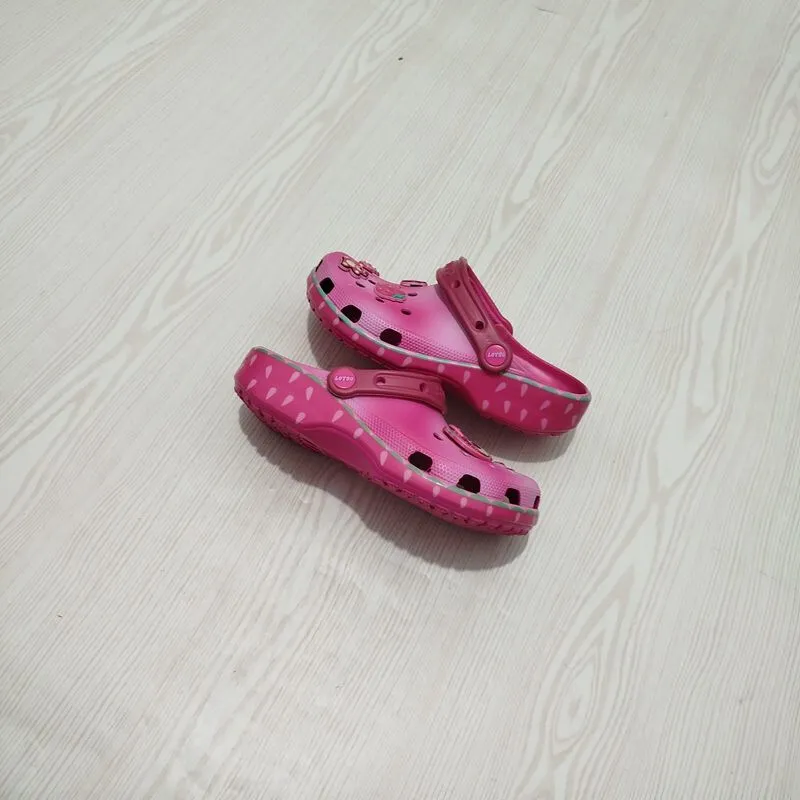 Crocs photo 1