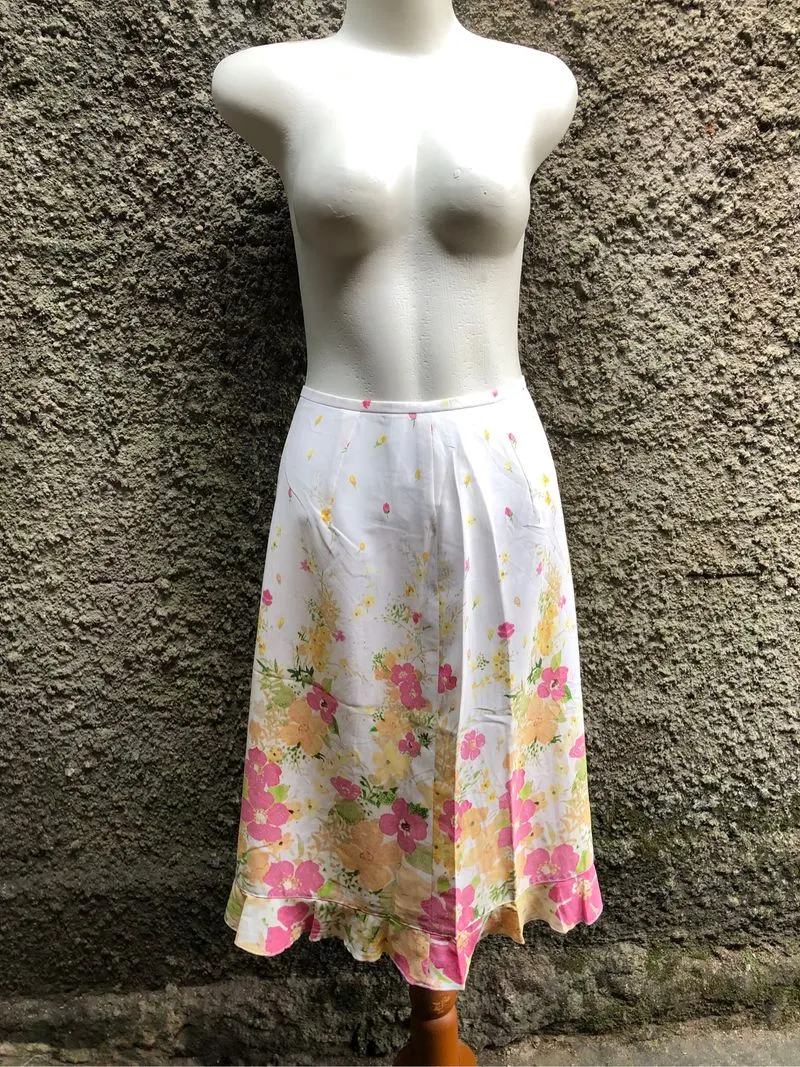 white floral vintage skirt  photo 1