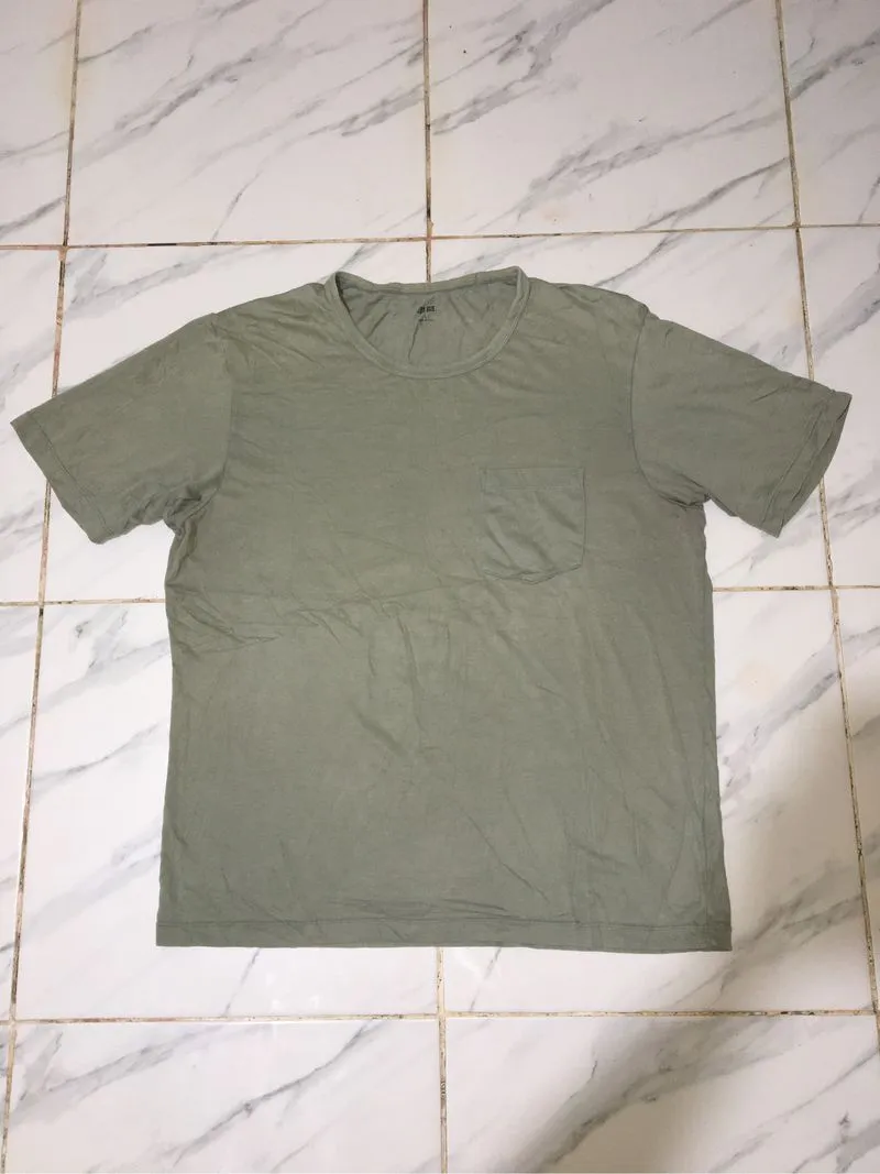 Tshirt Uniqlo pocket photo 1