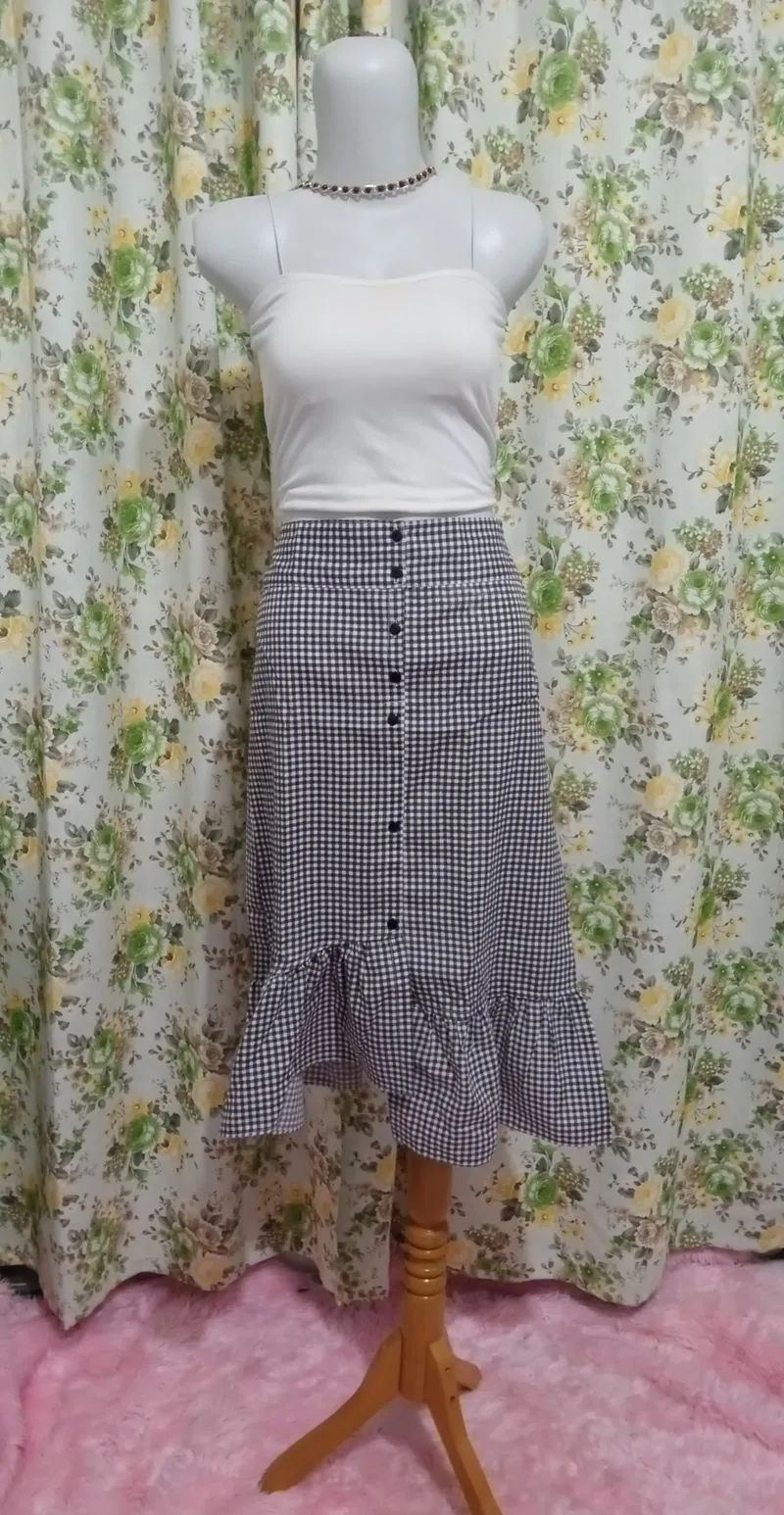 Minimalist Skirt Wanita white black photo 1