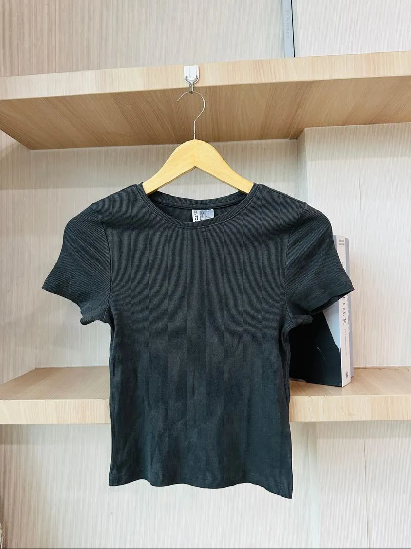 Used Atasan Tanktop Casual Knit Grey H&M Divided Baju Kaos T photo 1